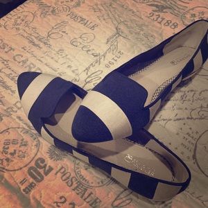 Sperry pointed toe flat